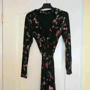 Reitmans size Xs dark  floral red flower wrap dress